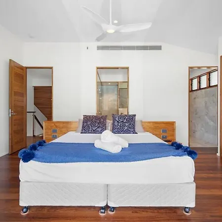 14 The Cove - Waterfront Whitsunday Home-2